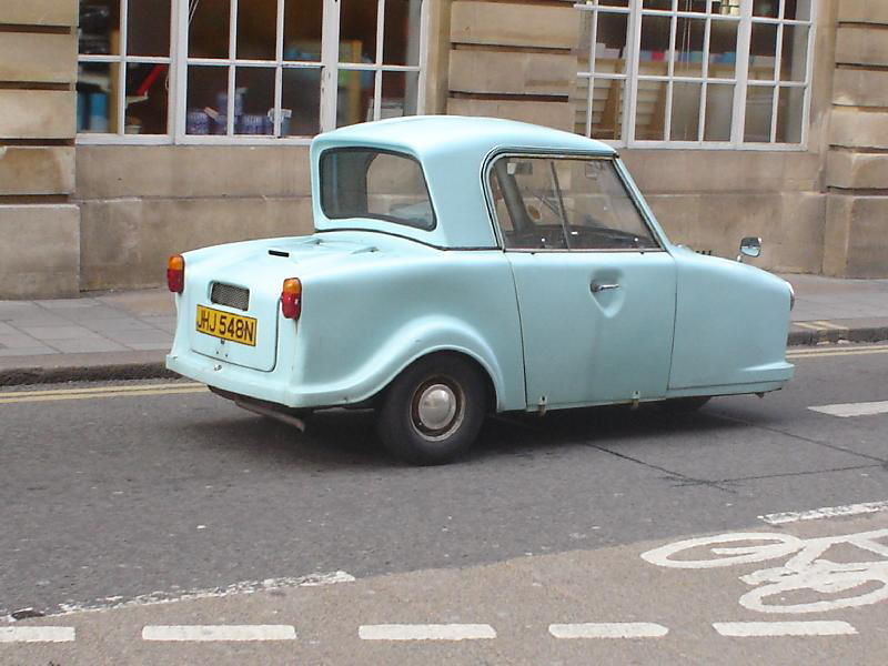 Royal Crescent, Bath and ugly car